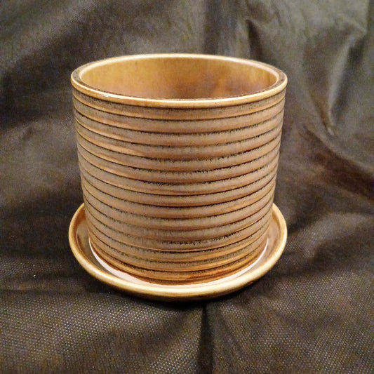 Gold round planter and saucer